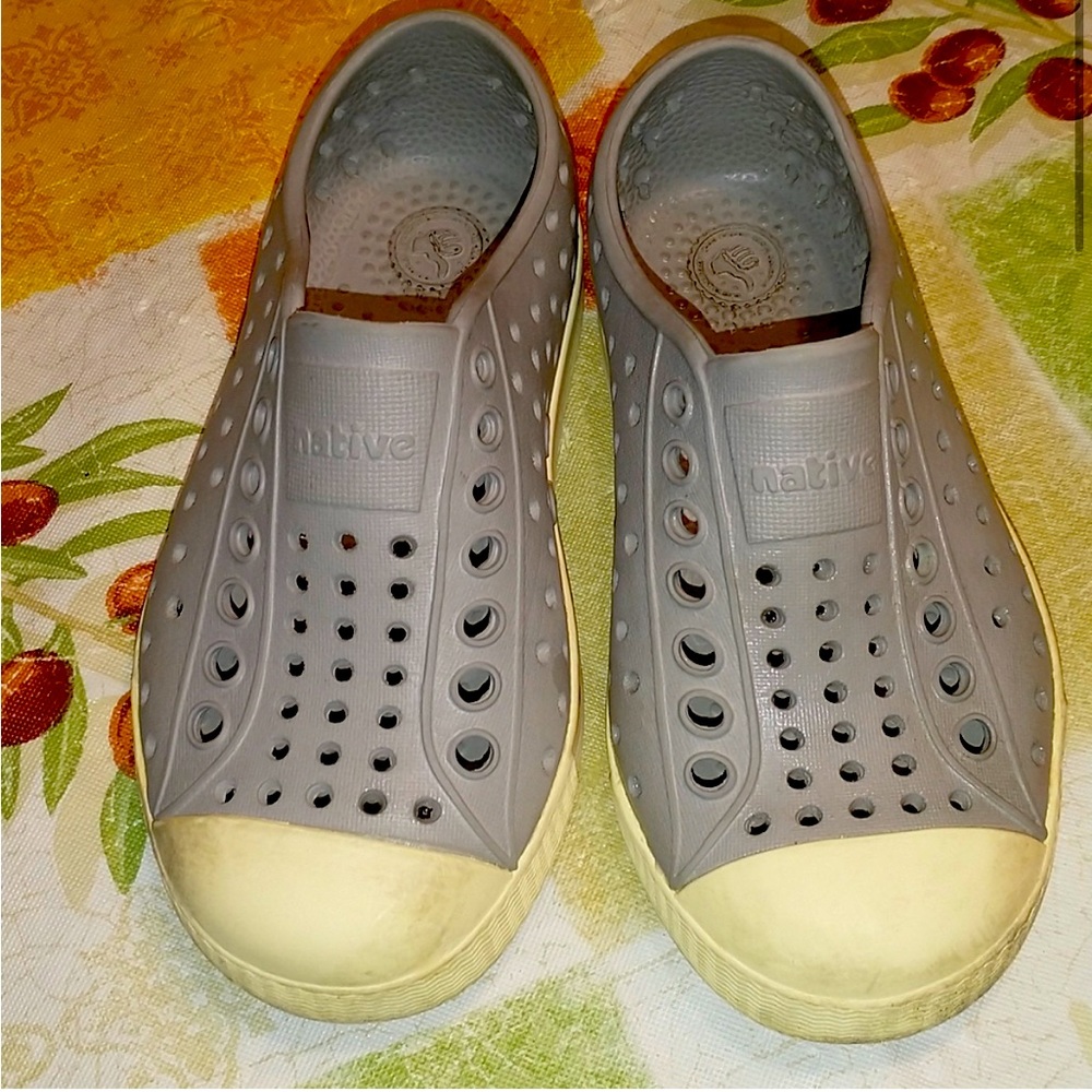 Native size 9 toddler, gray